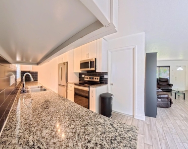 1719 15th Avenue N - Photo Thumbnail 9