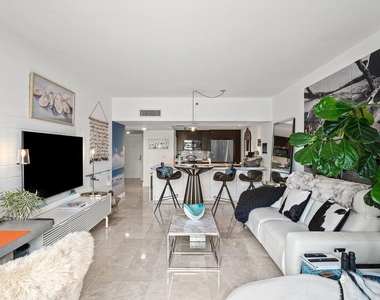 901 E Camino Real - Photo Thumbnail 11