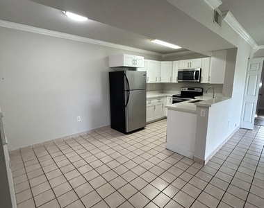 450 W Palm Cir Circle W - Photo Thumbnail 12