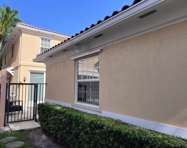 3368 Greenway Drive - Photo Thumbnail 3