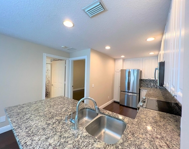 3368 Greenway Drive - Photo Thumbnail 7