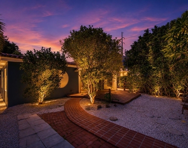 854 Sw 11th Street - Photo Thumbnail 2
