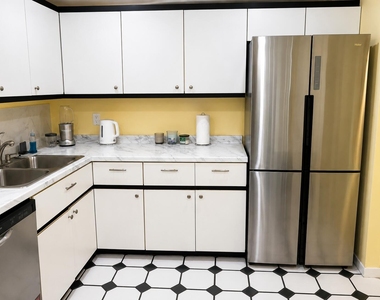 6101 N Falls Cir Drive - Photo Thumbnail 4
