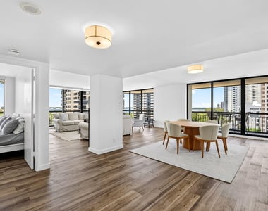 4000 N Ocean Drive - Photo Thumbnail 1