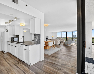 4000 N Ocean Drive - Photo Thumbnail 14