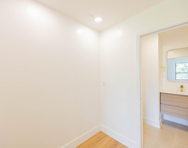7520 La Paz Boulevard - Photo Thumbnail 25