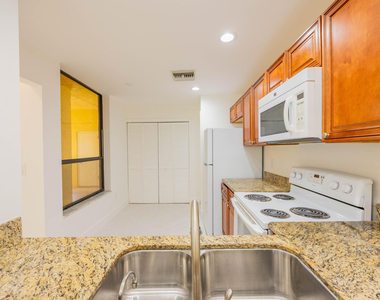 7520 La Paz Boulevard - Photo Thumbnail 15