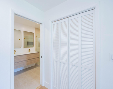 7520 La Paz Boulevard - Photo Thumbnail 30