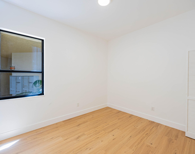 7520 La Paz Boulevard - Photo Thumbnail 31