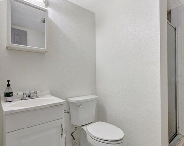 2400 Ne 33rd Avenue - Photo Thumbnail 24