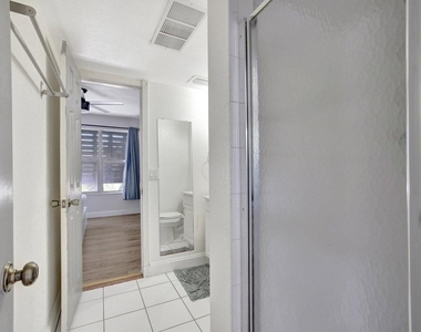 2400 Ne 33rd Avenue - Photo Thumbnail 26