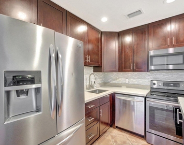 2400 Ne 33rd Avenue - Photo Thumbnail 14
