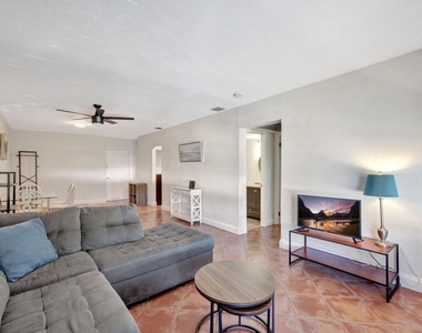 2400 Ne 33rd Avenue - Photo Thumbnail 11