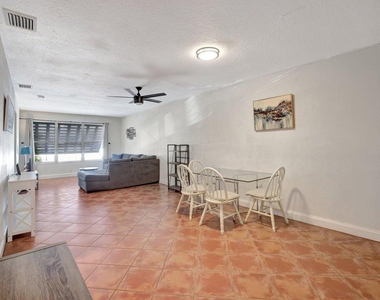 2400 Ne 33rd Avenue - Photo Thumbnail 4