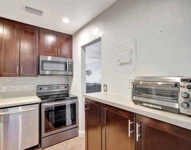 2400 Ne 33rd Avenue - Photo Thumbnail 15