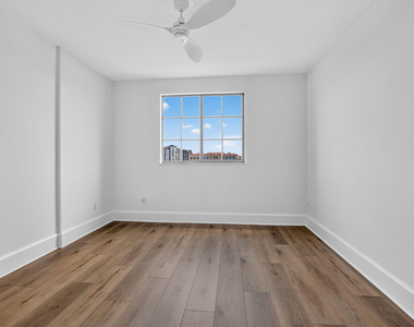 233 S Federal Highway - Photo Thumbnail 16