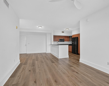233 S Federal Highway - Photo Thumbnail 4