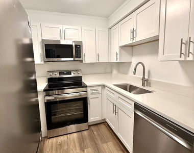 412 Northlake Court - Photo Thumbnail 4