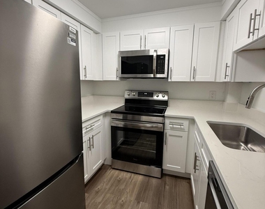 412 Northlake Court - Photo Thumbnail 3