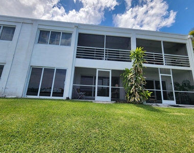 412 Northlake Court - Photo Thumbnail 22
