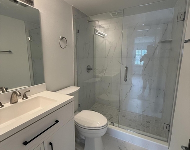 412 Northlake Court - Photo Thumbnail 17