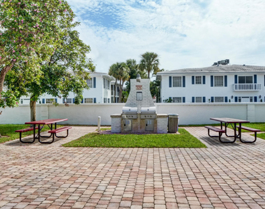 2251 Ne 66th Street - Photo Thumbnail 15