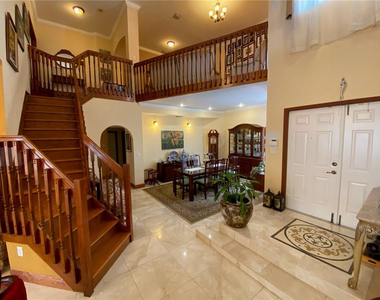 10747 Nw 70th Terrace - Photo Thumbnail 5