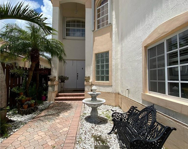 10747 Nw 70th Terrace - Photo Thumbnail 1