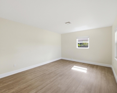355 Wickline Boulevard - Photo Thumbnail 13