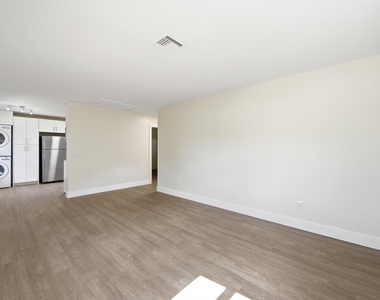 355 Wickline Boulevard - Photo Thumbnail 12