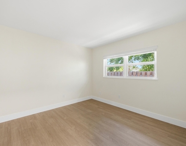 355 Wickline Boulevard - Photo Thumbnail 15