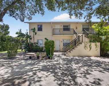 708 Sw Gardens Boulevard - Photo Thumbnail 5