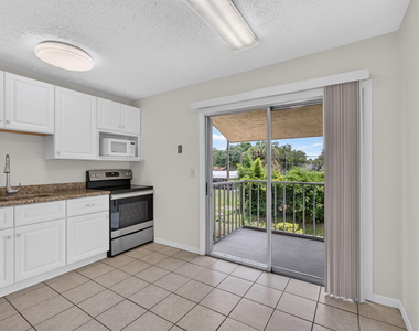 708 Sw Gardens Boulevard - Photo Thumbnail 14