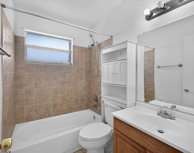 708 Sw Gardens Boulevard - Photo Thumbnail 28
