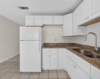 708 Sw Gardens Boulevard - Photo Thumbnail 17