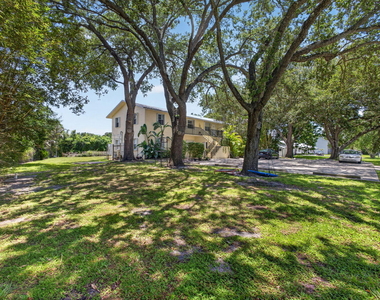 708 Sw Gardens Boulevard - Photo Thumbnail 3
