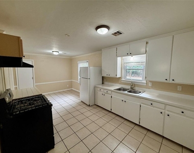 1728 Hasley Drive - Photo Thumbnail 5