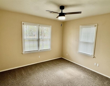 1728 Hasley Drive - Photo Thumbnail 3