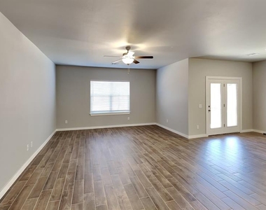 4412 Ne 123rd Street - Photo Thumbnail 2