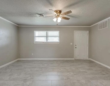 641 Sw 15th Street - Photo Thumbnail 4