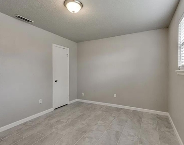 641 Sw 15th Street - Photo Thumbnail 31