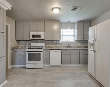641 Sw 15th Street - Photo Thumbnail 15