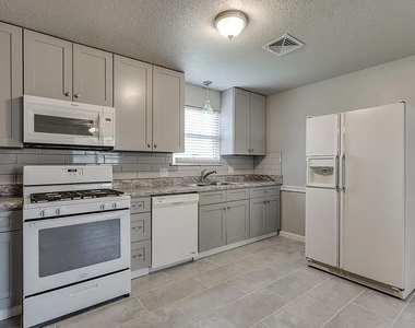 641 Sw 15th Street - Photo Thumbnail 11