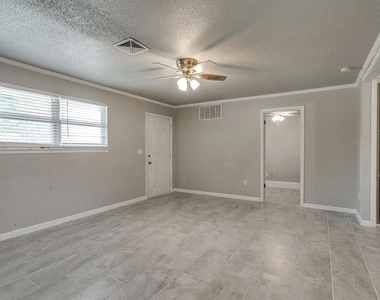 641 Sw 15th Street - Photo Thumbnail 5