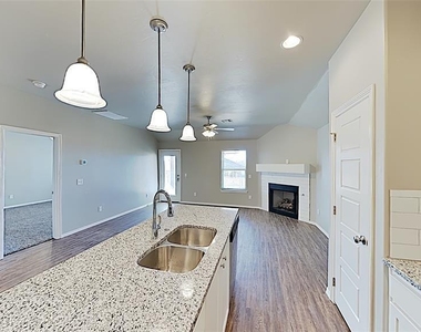 17657 Macarthur Park Drive - Photo Thumbnail 5