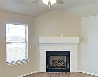 17657 Macarthur Park Drive - Photo Thumbnail 3