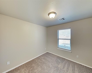 17657 Macarthur Park Drive - Photo Thumbnail 14
