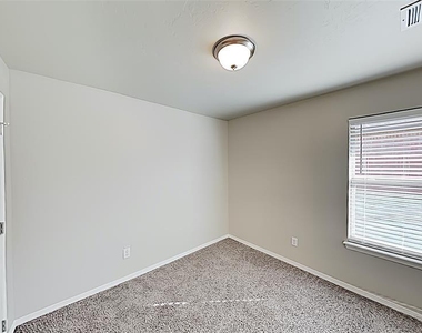 17657 Macarthur Park Drive - Photo Thumbnail 11