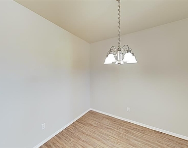 17657 Macarthur Park Drive - Photo Thumbnail 7