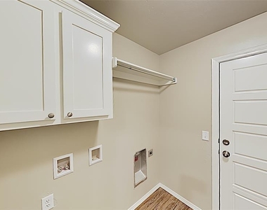 17657 Macarthur Park Drive - Photo Thumbnail 15